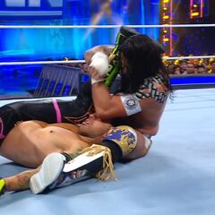 Santos Escobar sigue ‘arrasando’ con la L.W.O