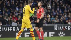 Piqu&eacute; habla con el colegiado Del Cerro Grande.