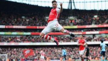 El Arsenal golea en el derbi y se acerca a la segunda plaza