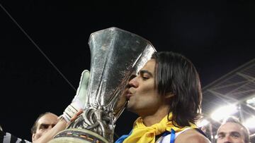 Falcao celebra su primera Europa League 