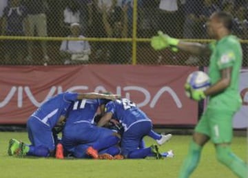 Darwin Cerén, compañero de Kaká en el orlando de la MLS, salió lesionado en el juego entre El Salvador contra Curazao