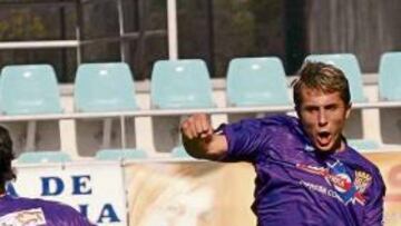 <b>GOLEADOR. </b>Canario (dcha.) celebra uno de sus siete goles en Liga.