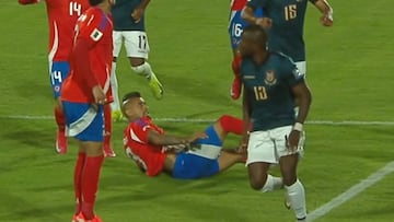 Vidal y Beccacece se encuentran en el Chile-Ecuador y lo que hacen ocurre muy pocas veces en una cancha