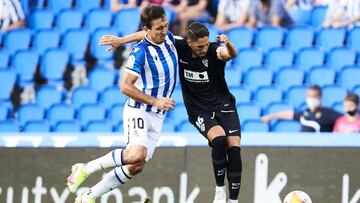 Mikel Oyarzabal ante el Elche en Anoeta.