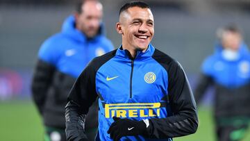 Soccer Football - Serie A - Fiorentina v Inter Milan - Stadio Artemio Franchi, Florence, Italy - February 5, 2021 Inter Milan's Alexis Sanchez during the warm up before the match REUTERS/Jennifer Lorenzini