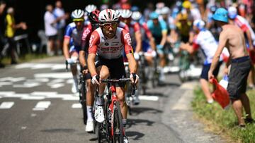 Los ciclistas, durante la s&eacute;ptima etapa del Tour.