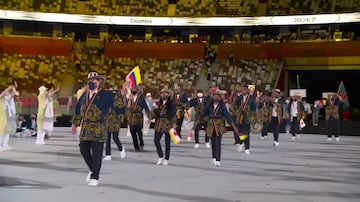 La delegación colombiana desfiló por la pasarela del estadio Nacional de Tokio en la inauguración de los Juegos Olímpicos 2020