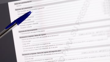 Una persona cumplimenta la declaración de la Renta, a 3 de abril de 2024, en Madrid (España). Los contribuyentes han presentado en el primer día y medio de la Campaña de la Renta 2024 un total de 1.675.000 declaraciones, lo que supone un descenso del 0,1% respecto al año pasado. Fuentes del organismo han informado de que, del conjunto de declaraciones presentadas, 136.000 se han realizado a través del nuevo servicio de 'Renta Directa' y 238.000 con la aplicación de la Agencia Tributaria, un 2,4% más.
03 ABRIL 2025
Eduardo Parra / Europa Press
03/04/2025