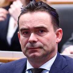 El lío de Overmars se desboca