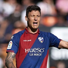 El Huesca pendiente de las salidas de Musto y Eugeni