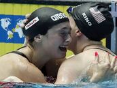 La natación en shock: bestial carrera de niña de 14 años