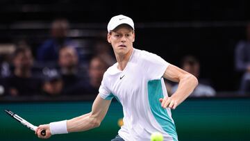 Paris (France), 01/11/2023.- Jannik Sinner from Italy in action during his second round match against Mackenczie McDonald from USA at the Paris Masters tennis tournament in Paris, France, 01 November 2023. (Tenis, Francia, Italia) EFE/EPA/TERESA SUAREZ