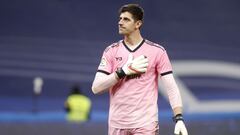 Thibaut Courtois, jugador del Real Madrid, pide perd&oacute;n a los aficionads tras la derrota ante el FC Barcelona.