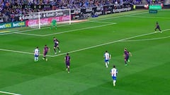 El Espanyol reclamó penalti por mano de Piqué en el 26'