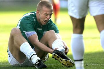El jugador dan¨¦s Jacob Olesen se disloc¨® el tobillo y se fractur¨® la tibia y la f¨ªbula.