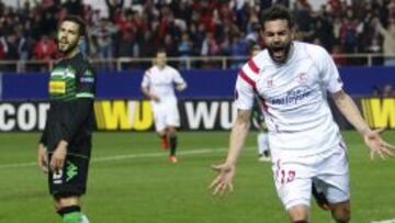 Iborra celebra el gol del Sevilla.