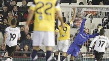 <b>EL GOL. </b>Así encajó el Valencia el tanto que le valió la segunda derrota en Mestalla en la Liga.