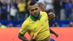 Dani Alves, lateral y capit&aacute;n de Brasil