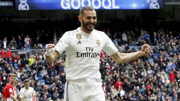 Benzema celebra uno de sus goles al Athletic.