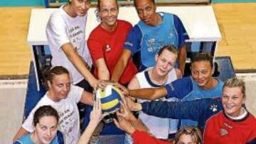 <b>CONJURADAS. </b>Las chicas del Murcia 2005, a por el título.