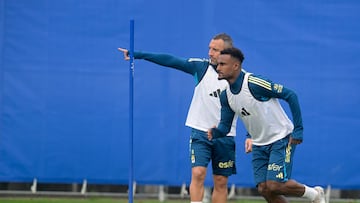 10/12/25 REAL OVIEDO ENTRENAMIENTO
SANTI CAZORLA Y HASSAN