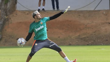 14/08/20
 ENTRENAMIENTO DEL VALENCIA CF - 
 CRISTIAN RIVERO