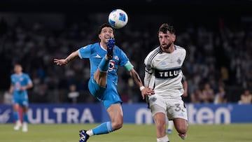 Cruz Azul's Uruguayan midfielder #15 Ignacio Rivero (L) and Vancouver Whitecaps' US defender #33 Tristan Blackmon fight for the ball during the CONCACAF Champions Cup final football match between Mexico's Cruz Azul and Canada's Vancouver Whitecaps at the Olimpico Universitario Stadium in Mexico City on June 1, 2025. (Photo by DANIEL GAMEZ GUTIERREZ / AFP)