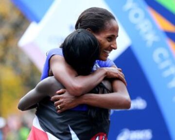 Aselefech Mergia y la ganadora Mary Keitany.