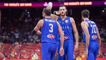 Marco Belinelli, Danilo Gallinari y Luigi Datome, durante el partido ante Filipinas. 