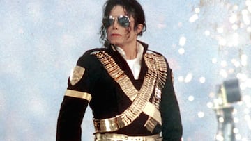 Michael Jackson durante el show de medio tiempo del Super Bowl XXVII, Dallas Cowboys vs. Buffalo Bills, en el Rose Bowl, California. Enero 31, 1993.