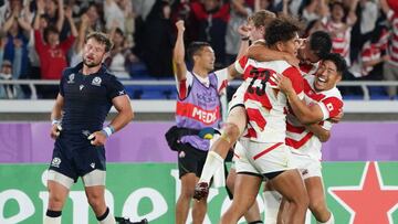 Tokyo (Japan), 13/10/2019.- Japan players celebrate after the Rugby World Cup match between Japan and Scotland in Yokohama, near Tokyo, Japan, 13 October 2019. (Jap&oacute;n, Tokio) EFE/EPA/CHRISTOPHER JUE EDITORIAL USE ONLY/ NO COMMERCIAL SALES / NOT USE