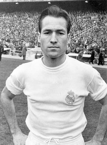 Jugó dos temporadas en el Real Madrid 61/62, 62/63 y otras dos temporadas en el Espanyol 63/64 y 64/65