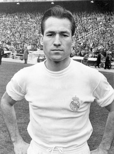 Jugó dos temporadas en el Real Madrid 61/62, 62/63 y otras dos temporadas en el Espanyol 63/64 y 64/65