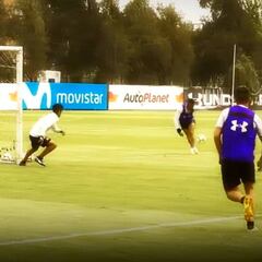 La asistencia de rabona de Barrios en la práctica alba