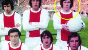 <b>MÍTICOS. </b>Arriba, Van Dijk y G. Mühren; abajo, Cruyff y Neeskens.