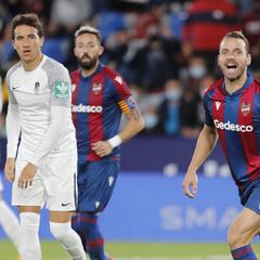 Soldado también cae lesionado