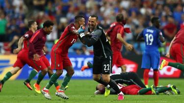 PARIS, FRANCE - JULY 10: Portugal players celebrate their 1-0 win after the UEFA EURO 2016 Final match between Portugal and France at Stade de France on July 10, 2016 in Paris, France. (Photo by Lars Baron/Getty Images)