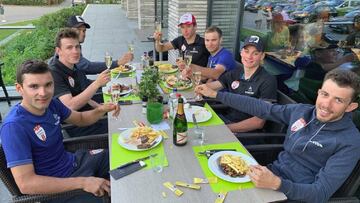 Equipo de Mathieu Van der Poel, celebrando su triunfo en Amstel Gold Race.