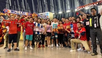 Decenas de fans despiden a Wu Lei en el aeropuerto de Shangh¨¢i