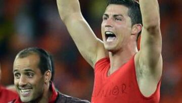 El portugués metió dos goles y clasificó a su equipo para cuartos de final.