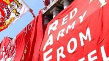 <B>DESDE ANFIELD.</B> Los aficionados del Liverpool no ha dejado solo a su equipo en la final de la Liga de Campeones.