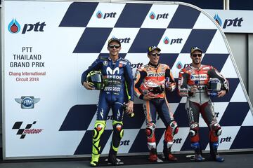 Marc Márquez, Valentino Rossi y Andrea Dovizioso en el podio del Gran Premio de Tailandia de Moto GP. 