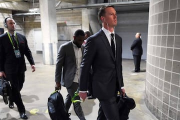 Los primeros protagonistas del partido están llegando al NRG Stadium. Matt Ryan, quarterback de los Atlanta Falcons, seguido de Matt Schaub, QB suplente.