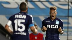 Lautaro Mart&iacute;nez, objetivo del Atl&eacute;tico de Madrid, celebra su gol a Gimnasia La Plata en el triunfo de Racing (3-1).