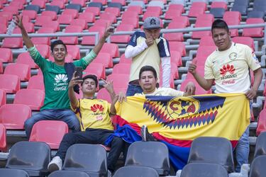 La afición americanista se dio cita en el Estadio Azteca en el duelo de semifinales ante Santos Laguna.
