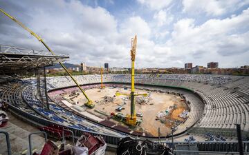 Las obras del Spotify Camp Nou continúan en los plazos previstos del calendario del Espai Barça. Las demoliciones avanzan en el Estadio y la imagen del templo del barcelonismo, tal y como lo conocíamos, ya forma parte de la historia.