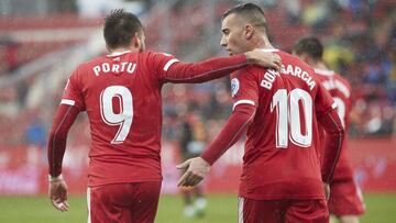 Portu y Borja García charlan durante un encuentro de la presente campaña.