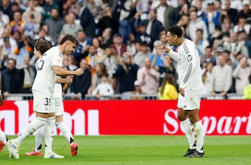 Bellingham le agradeció a Asencio su excelente pase el día del debut del canterano, contra Osasuna.