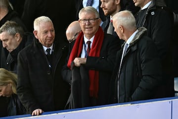 Sir Alex Ferguson, en el palco de Goodison Park viendo al Manchester United.