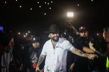 El cantante Carín León, a su llegada a la actuación en el WiZink Center, a 31 de octubre de 2024, en Madrid (España). León es cantante, guitarrista y compositor mexicano de música regional mexicana. Ha compuesto canciones para artistas como Christian Nodal, Natalia Aguilar, Los Plebes del Rancho, El Fantasma, Voz de Mando, Chuy Lizárraga, entre otros. Además tiene dos premios Grammy Latinos.
31 OCTUBRE 2024;CANTANTE;MEXICANO;ARTISTA;WIZINK;MÚSICA;MÚSICO;MÉXICO;
Ricardo Rubio / Europa Press
31/10/2024